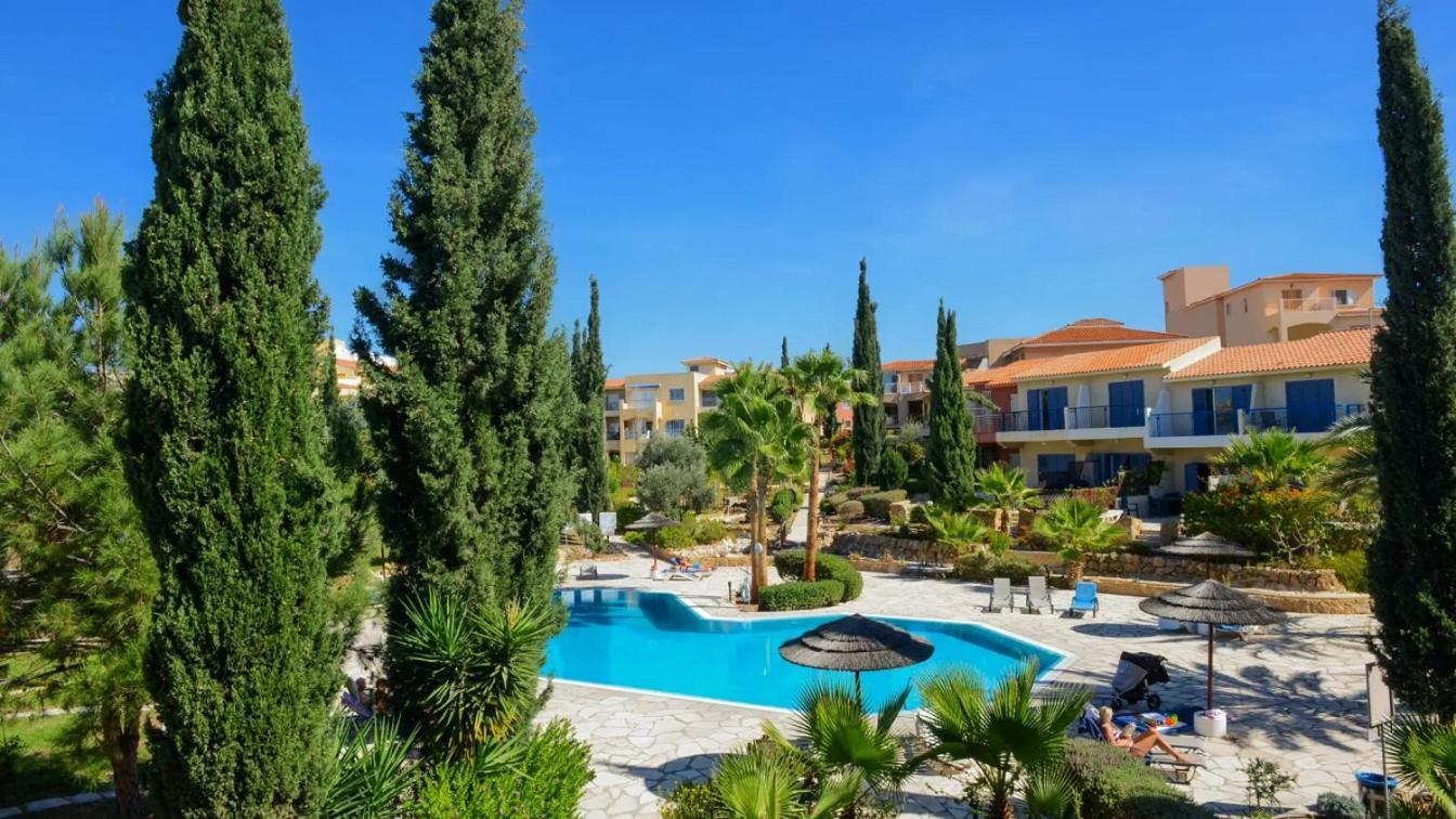 Resitour - Regina Gardens Apartment Paphos Exterior photo