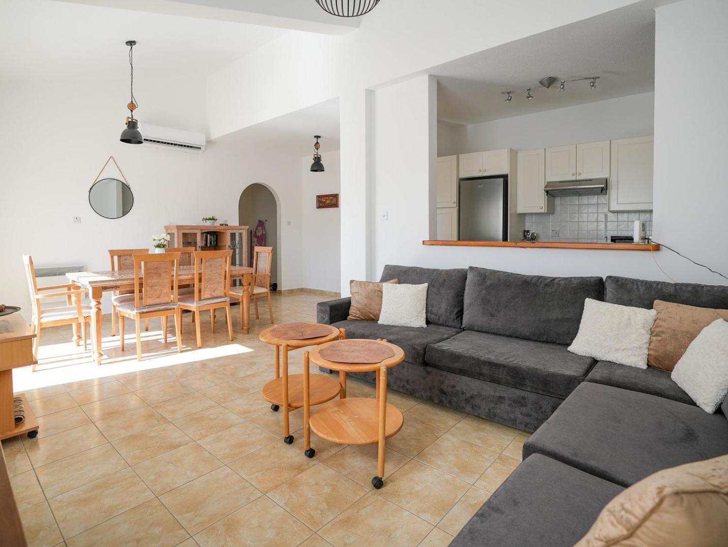 Resitour - Regina Gardens Apartment Paphos Exterior photo