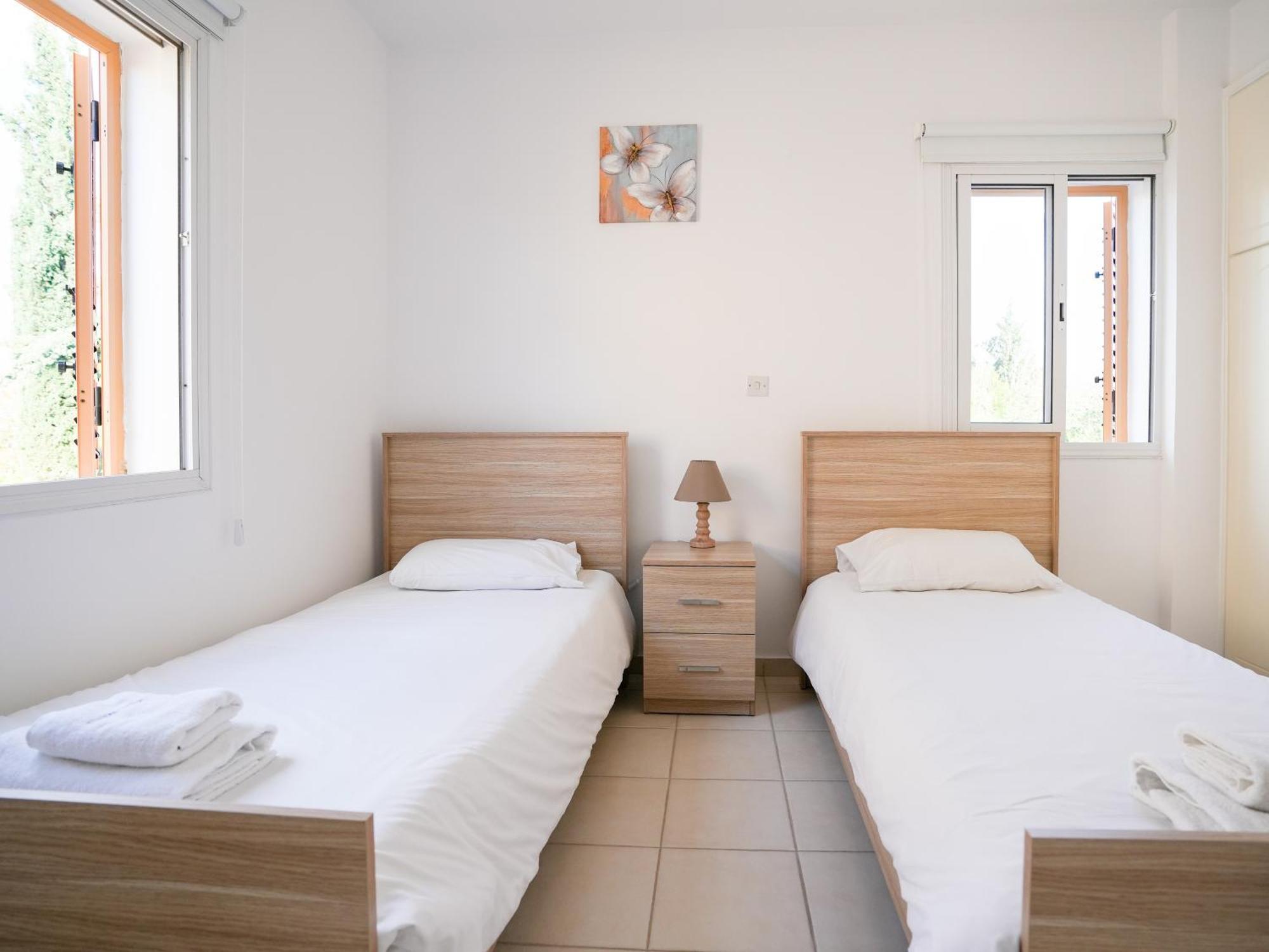 Resitour - Regina Gardens Apartment Paphos Exterior photo